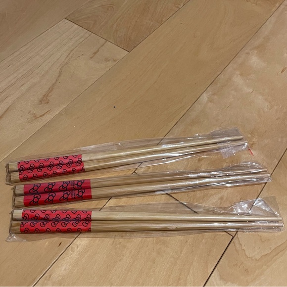3 new pairs of hello kitty bow chopsticks - Picture 1 of 3